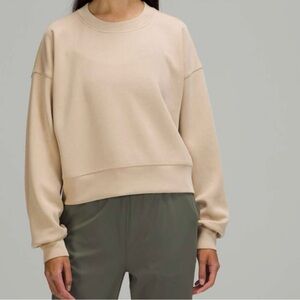 Lululemon Softstreme perfectly oversized cropped crew size 10 Trench